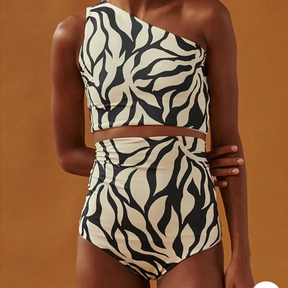 NWT 2 PIECE BATHING SUIT